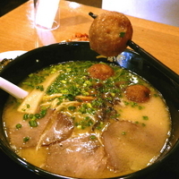 「たこ焼き塩とんこつラーメン 640円」@博多とんこつラーメン 二金堂 銀座店の写真