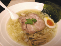 「しおらーめん（麺硬め） 650円」@燵家製麺の写真