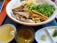 「冷やしぶっかけ鮎白湯まぜそば（麺大盛）」@ラーメン たんろん 本店の写真