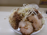 「豚ラーメン（野菜にんにくカラカラアブラ）￥850」@ラーメン荘 歴史を刻め 本店の写真