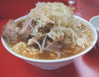 「小豚（ヤサイ、ニンニク、アブラ）+生玉」@ラーメン二郎 西台駅前店の写真