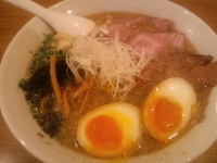 「背脂煮干しそば全部入り 1000円」@背脂煮干そば 晴の写真