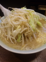 「ラーメン（ヤサイニンニクカラメ）」@ラーメン二郎 池袋東口店の写真