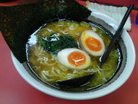 「ラーメン+玉子」@らーめん 八の字屋の写真
