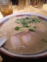 「SHIROMARU BASE 【700円】、味玉+たまねぎ増し【」@一風堂 大森店の写真