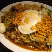 「焼きラーメン（ランチは皿盛り）680円 モツ200円」@KENZO Cafeの写真