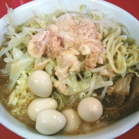 「少なめラーメン（ニンニク少なめ・アブラ）￥600 うずらの卵（5」@ラーメン二郎 茨城守谷店の写真