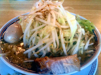 「ラーメン(並200g)+味玉入り/ニンニク、野菜多め」@太一商店の写真