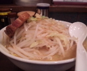 「濃厚醤油とんこつ680円」@麺家 徳 アトレ川崎店の写真