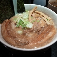 「渋谷型ラーメン 800円」@背脂醤油 のあの写真