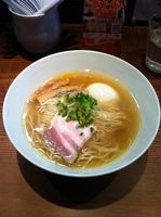「塩らーめん+塩味玉」@町田汁場 しおらーめん 進化の写真