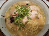 「とんこつ チャーシュー醤油ラーメン(780円)」@らーめん 熊五郎 新大阪1号店の写真