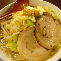 「デカ盛り700⇒500円（携帯クーポン）」@麺屋あらき 竃の番人 竃の休日の写真