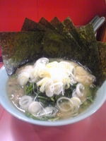 「ラーメン+海苔増し+薬味増し、ほうれん草増し￥650」@千家 根岸店の写真