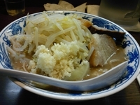 「ラーメン 小（約200g） ￥680 やさい にんにく」@らーめん 二猿の写真