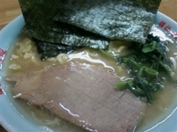 「ラーメン（麺硬め、濃いめ）650円」@六角家 羽田店の写真