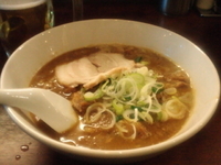 「肉ドロ濃厚醤油ラーメン」@濃厚エキス醤油 どくろ印らーめんの写真