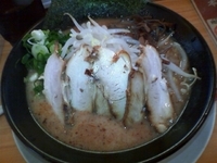 「こってり黒トンコツ（ハリ）+モヤシ+おまけ+替玉（ハリ）」@美園とんこつラーメン 四六三の写真