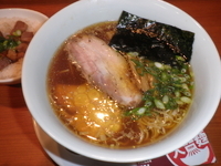 「醤油らぁ麺 （700円）肉めし（150円）」@麺や維新の写真