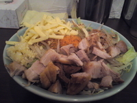 「あえそば 750円+チーズ 50円（ニンニク・ヤサイ・カラメ）」@麺や あかつきの写真