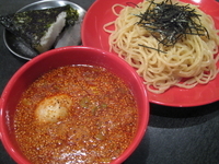 「つけそばセット（辛味噌・並・ばくだんむすび付き・六倍）[880円」@廣島つけ麺本舗 ばくだん屋 六本木店の写真