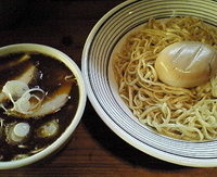 「あつもり魚骨つけ麺（中盛）（味付燻製玉子+100円） 880円」@麺塾の写真