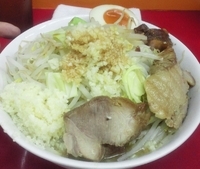 「中ラーメン + 子豚 （ 野菜、にんにくダブル ）」@モッコリ豚の写真