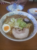 「中華そば+中盛」@大勝軒満帆 籠原店の写真