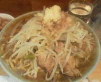 「ラーメン（野菜少し多め、ニンニク）750円」@ラーメン富士丸 明治通り都電梶原店の写真