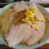 「味噌ラーメン 650円 + チャーシュー 400円」@サッポロラーメン羆の写真