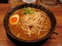 「牛すじカレーラーメン」@○天の写真