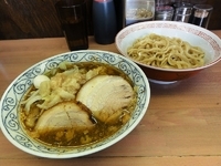 「つけめん（麺・ヤサイ半分）+アブラ・ニンニク少し」@魔人豚の写真