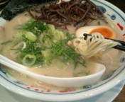 「とんこつらーめん（ほたて塩味）580円（味付け玉子・キクラゲ・ネ」@とんこつらーめん 一心の写真