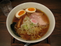 「煮干し醤油らぁ麺+味付半熟玉子:700円+80円」@らぁ麺 汁八番の写真