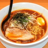 「炙りチャーシューカレーラーメン（ライス付 880円） 辛さ:1（」@魔女のカレーの写真