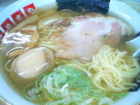 「塩ラーメン/大盛+地鶏の煮玉子(¥600+¥100)」@土佐ジローラーメン はりまやの写真