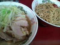 「小ブタラーメン お茶漬け〜麺 ヤサイ ニンニク少し」@ラーメン二郎 相模大野店の写真