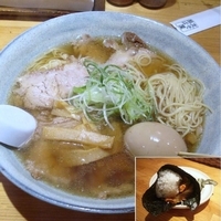 「焼豚そば 950円+大盛 200円+味玉 100円+キムチ海苔巻」@支那そば屋の写真