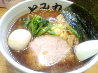 「醤油らうめん+味玉」@めん処 とみ丸の写真