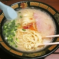 「天然豚骨ラーメン（超コッテリ/麺カタメ）+替え玉（超かた）+辛味」@一蘭 アトレ上野 山下口店の写真