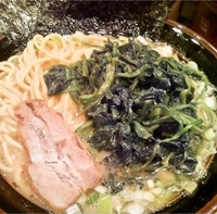 「濃厚とんこつ醤油ラーメン（大盛無料麺カタメ）+ほうれん草（650」@とんこつ大学の写真