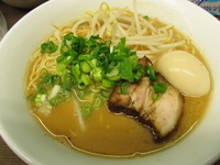 「中華そば 500円（麺かため） +大盛100円 +味玉100円」@廣島中華そば 兎の写真