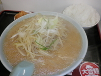 「味噌ラーメン+ライス+キムチ（850円）」@らーめんやっこの写真