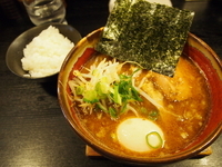 「シビカラ味噌ラーメン+半熟味付玉子+ライス」@豚そば ぎんや 黒川本店の写真