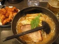 「晩酌セット1000円（ビール、鶏から揚げ、赤味噌ラーメン）」@北海道らーめん奥原流 久楽 EQUiA北千住店の写真