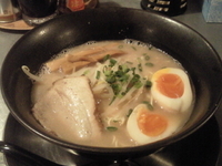 「豚骨ラーメン（+味玉） 850円」@宇都宮豚骨 新風蓮の写真