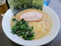 「らーめん（並）600円+ぎょうざ350円+キャべチャー100円+」@伝家 志木店の写真