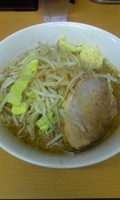 「らーめん極太麺にんにく（650円）」@ラーメン ○菅の写真