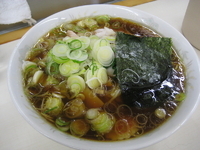 「青島ラーメン 大盛[750円]+薬味刻みねぎ50円増し[50円]」@青島食堂 秋葉原店の写真