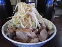 「小豚ラーメン・全部」@ラーメン二郎 めじろ台法政大学前店の写真